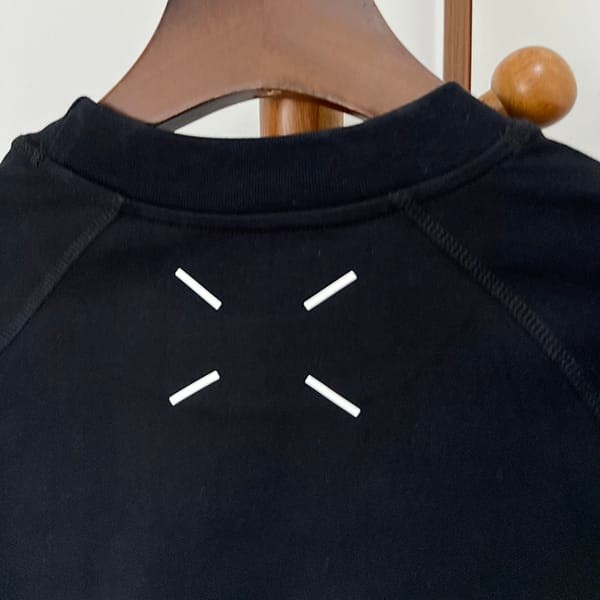 入手困難メゾンマルジェラ ナンバリングロゴマコ Tシャツ パチモン 2色 Mac77589